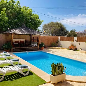 Ingrid. Piscina Exterior. Villa
